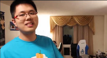 NP战队专访：EE赠动漫挂轴鼓士气 教练战队欢乐多