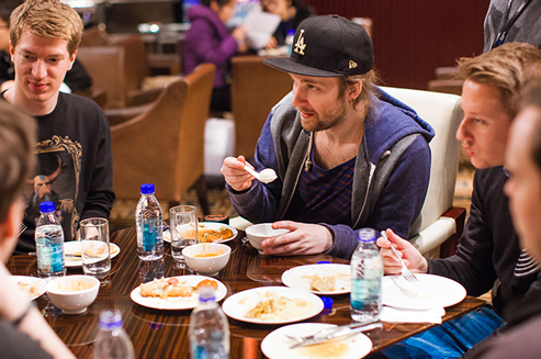 DOTA2上海特锦赛 元宵佳节战队&ldquo;到家&rdquo;