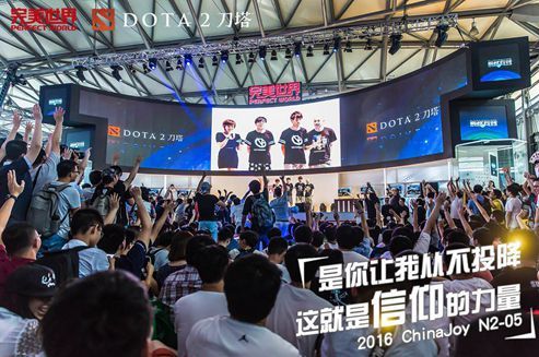 CJ完美世界展台DOTA2主题日  水友赛签名板集赞共迎国际邀请赛