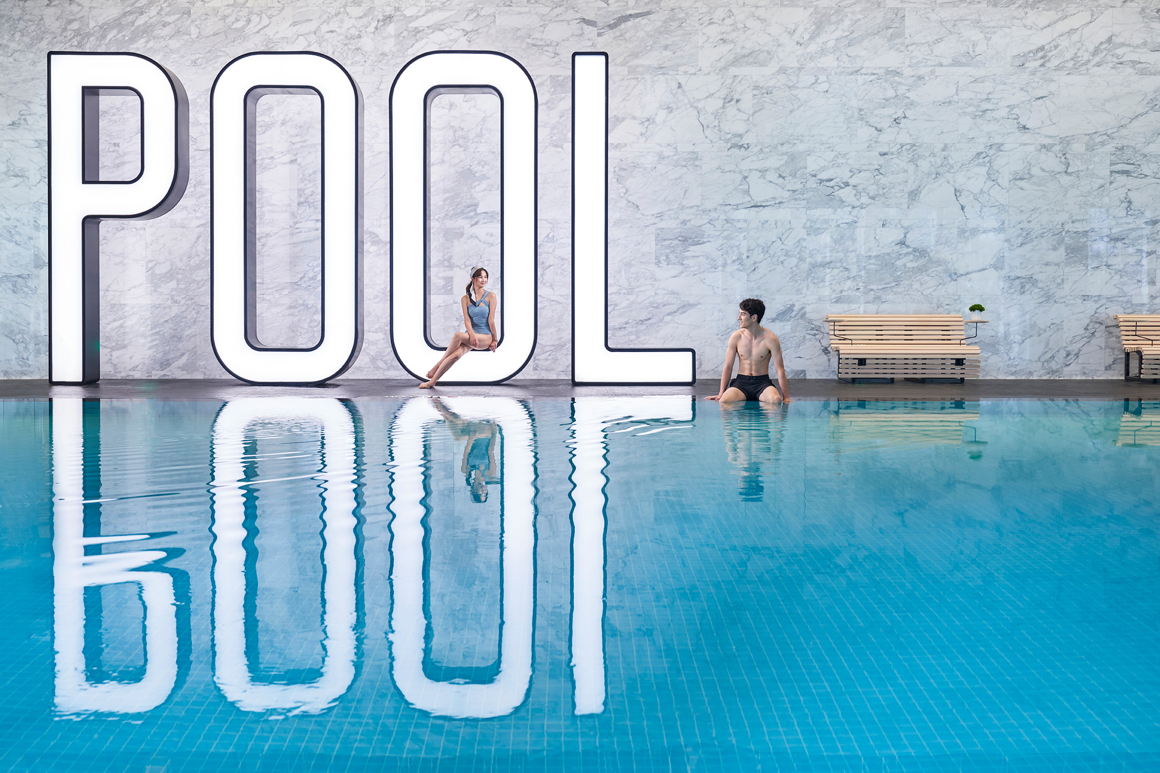 8485dab0b367b12f6529db372c9d67de.jpg 泳池情侣 Swimming pool couple.jpg